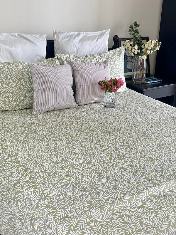 Cocktail Cotton Bedsheet With Pillowcases