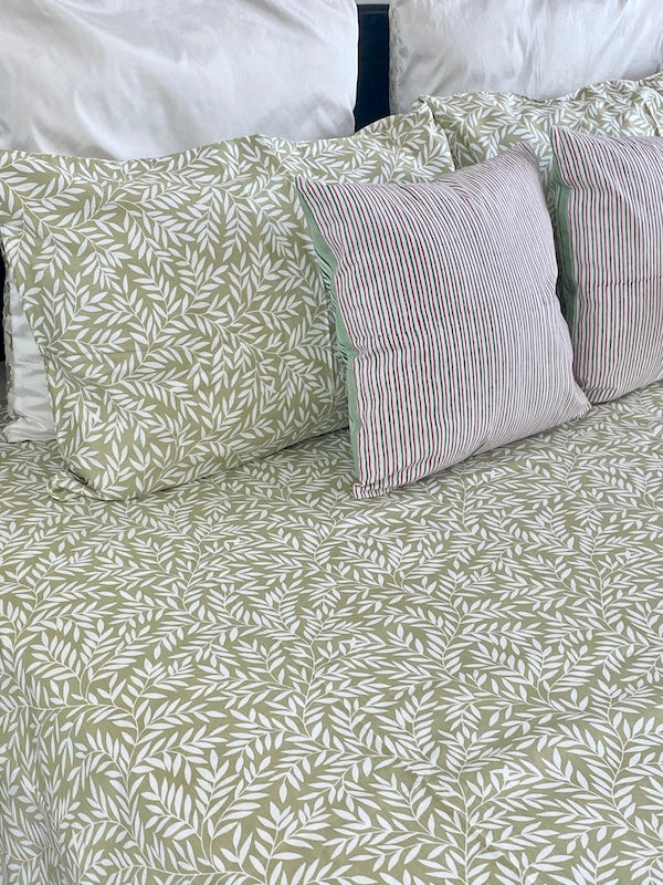 Cocktail Cotton Bedsheet With Pillowcases