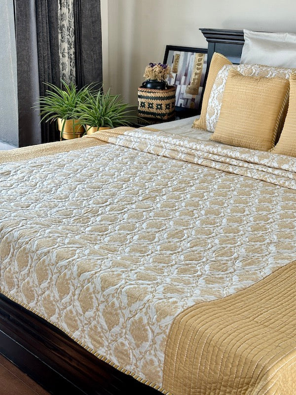 Homely And Surreal Cotton Quilted Bed Cover With Pillow Cases