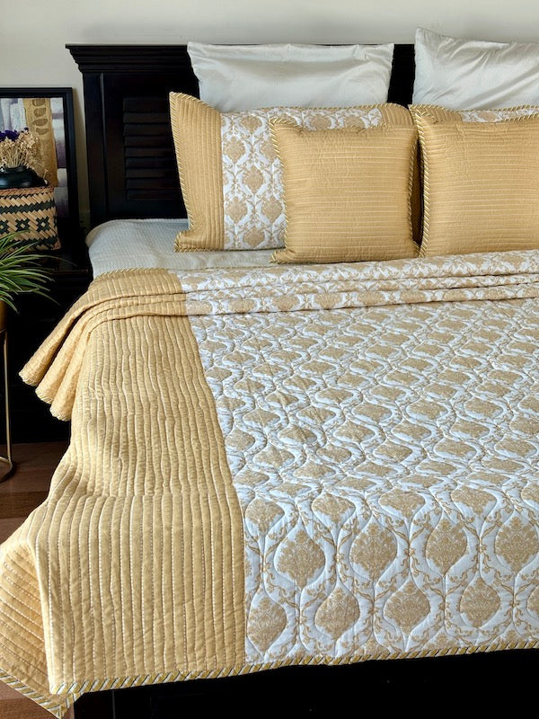 Homely And Surreal Cotton Quilted Bed Cover With Pillow Cases