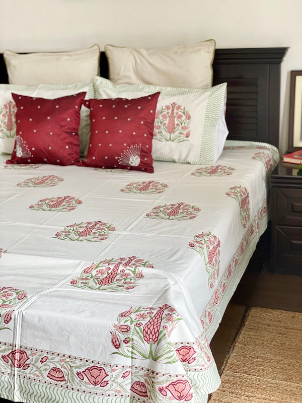 Efflorescence Cotton Bedsheet With Pillow Cases