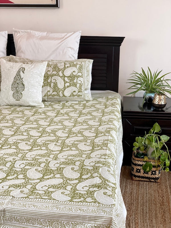 Relax And Unwind Cotton Bedsheet With Pillow Cases