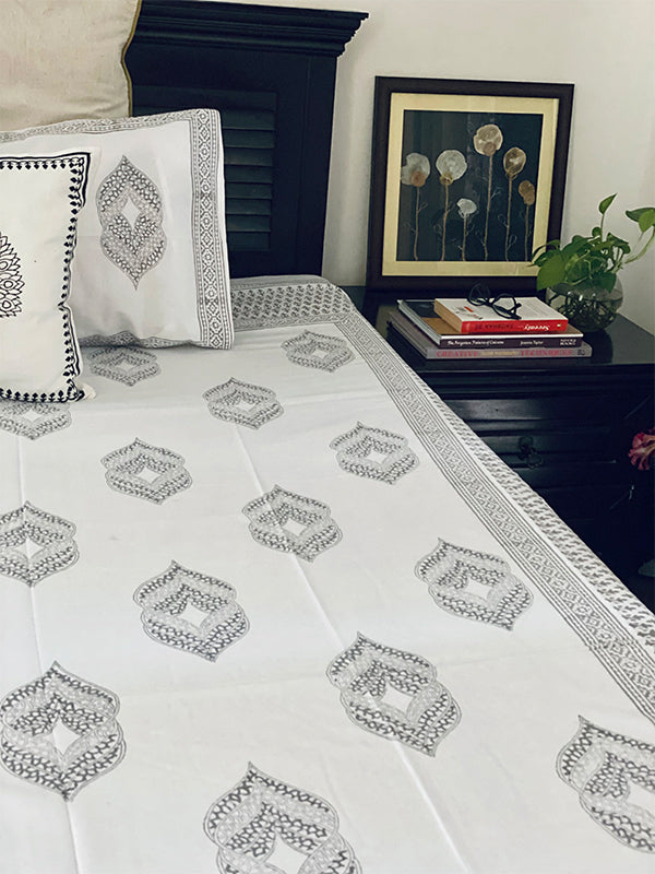 Carefree Comfort Cotton Bedsheet With Pillow Cases